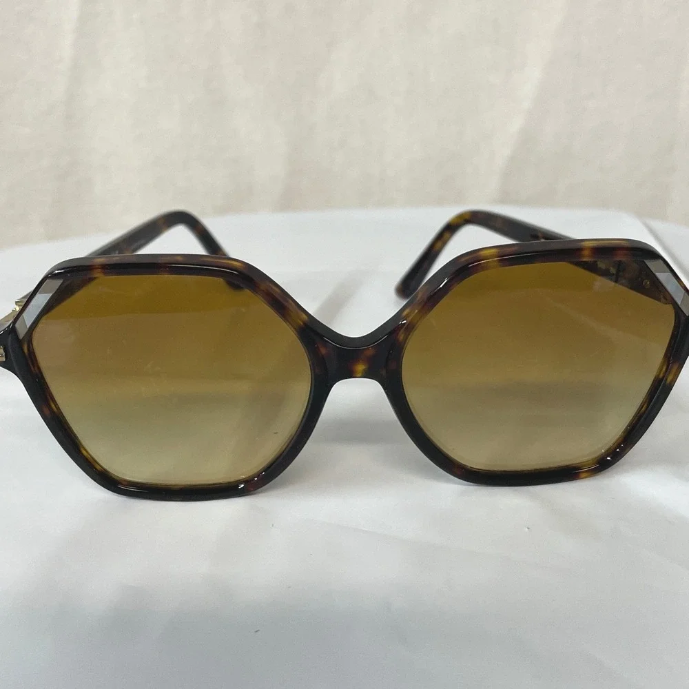 Tory Burch offering logo